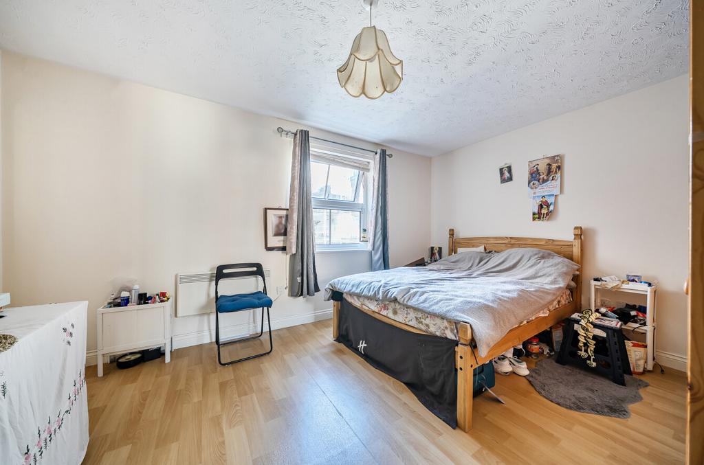 Apartment in Southampton - View 4