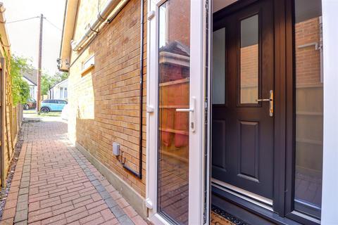 3 bedroom semi-detached house for sale, The Crescent, Hadleigh SS7