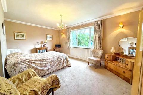 4 bedroom detached bungalow for sale, 19 Main Street, Torksey, Lincoln, Lincolnshire, LN1 2EE