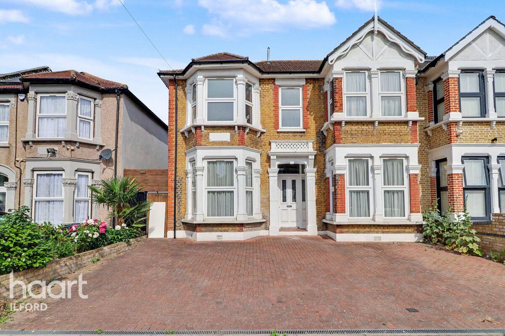 Detached house exterior, driveway