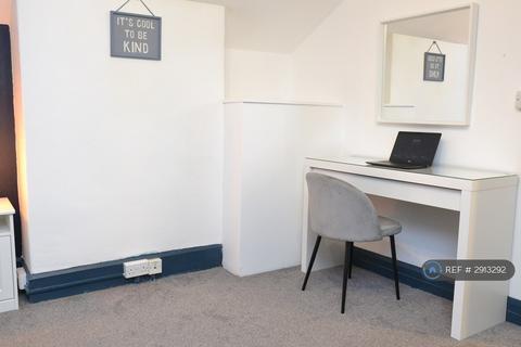 1 bedroom in a house share to rent, Chester Square, Ashton-Under-Lyne, OL6