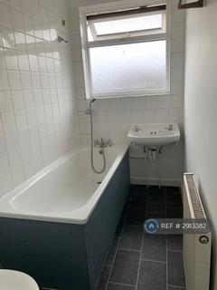 5 bedroom detached house to rent, Hillborough Road, Luton, LU1