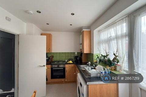 2 bedroom end of terrace house to rent, Neasham Road, Dagenham, RM8