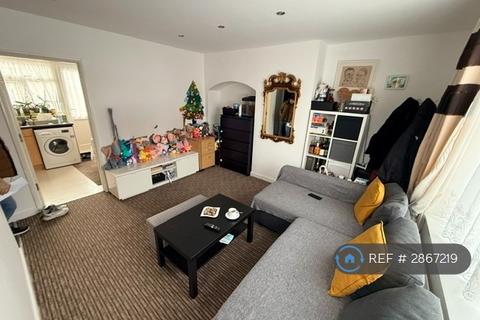 2 bedroom end of terrace house to rent, Neasham Road, Dagenham, RM8