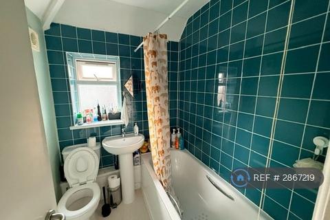 2 bedroom end of terrace house to rent, Neasham Road, Dagenham, RM8