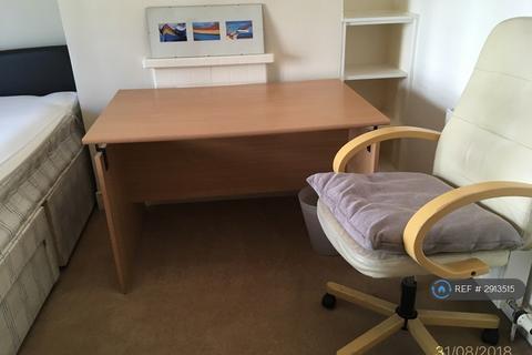 1 bedroom in a flat share to rent, Westfield Place, Dundee, DD1