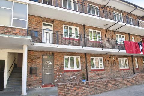 2 bedroom ground floor flat for sale, Rideout Street, London, SE18