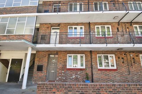 2 bedroom ground floor flat for sale, Rideout Street, London, SE18