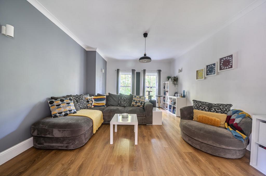 Apartment in Southampton - View 3
