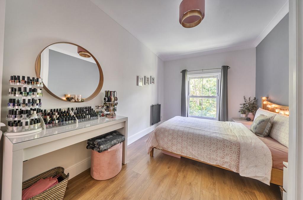 Apartment in Southampton - View 5