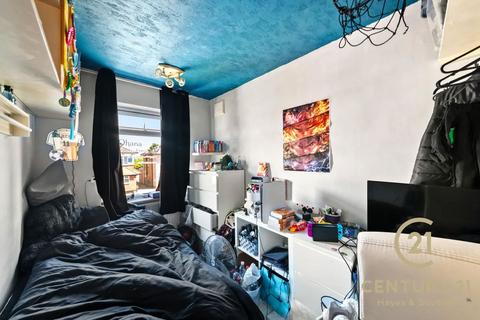 3 bedroom semi-detached house for sale, Frogmore Avenue, Hayes, UB4 8AR