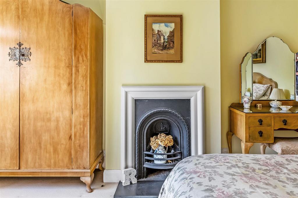 Bedroom, fireplace