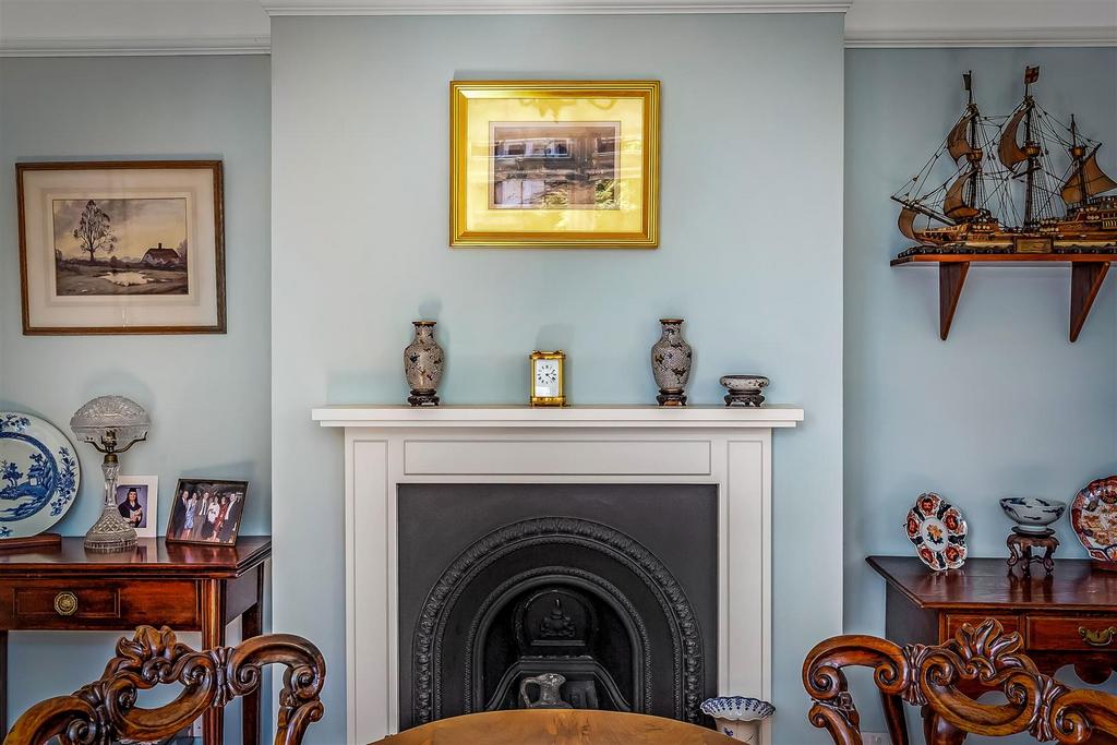 Dining room, fireplace