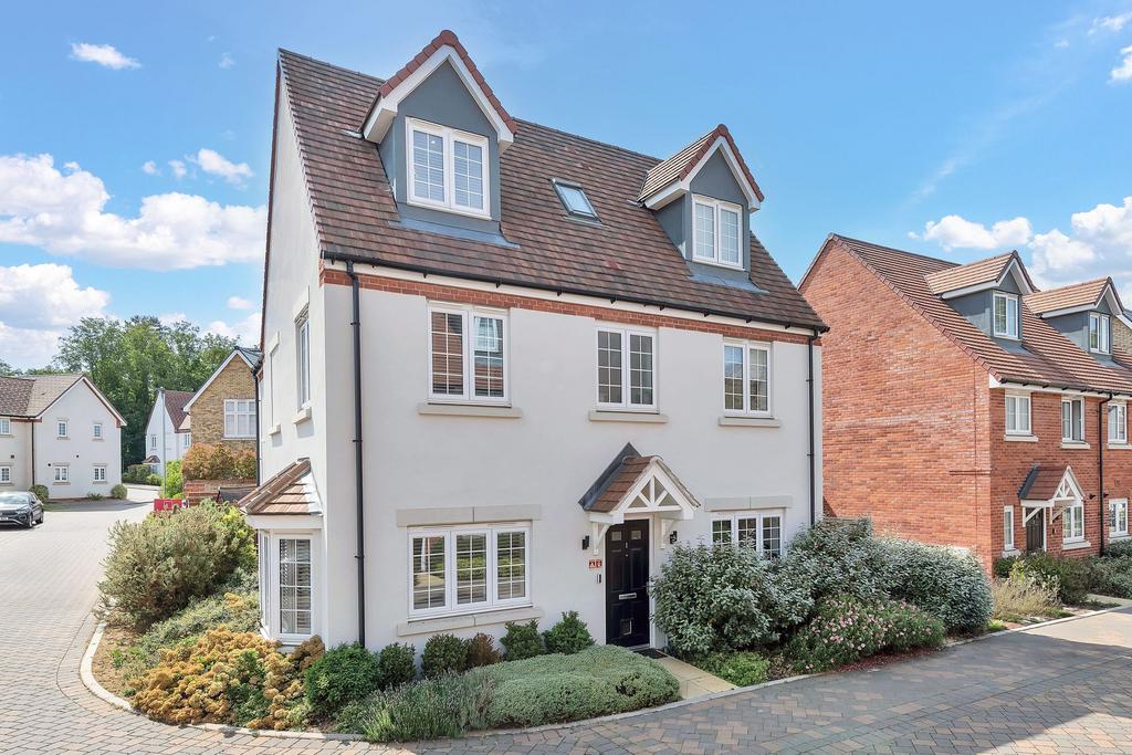 5 bedroom detached house for sale