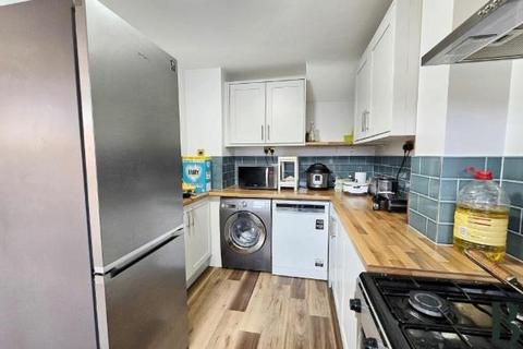3 bedroom terraced house to rent, Elvaston Way,  Tilehurst,  RG30