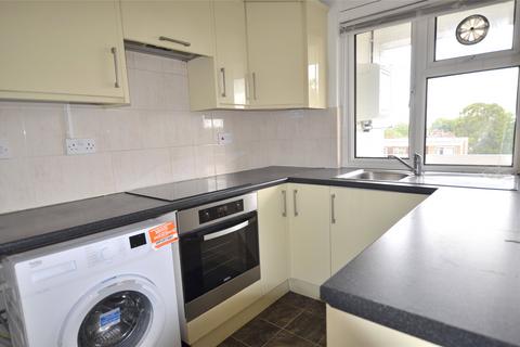 2 bedroom apartment to rent, Woodcote Road, Wallington SM6