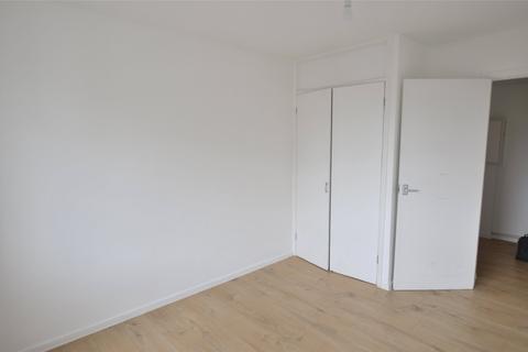 2 bedroom apartment to rent, Woodcote Road, Wallington SM6