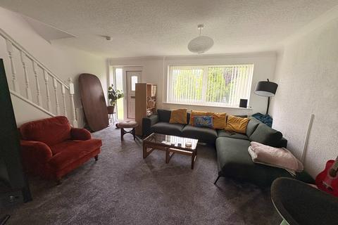3 bedroom semi-detached house to rent, Chelford Close, Altrincham, WA15