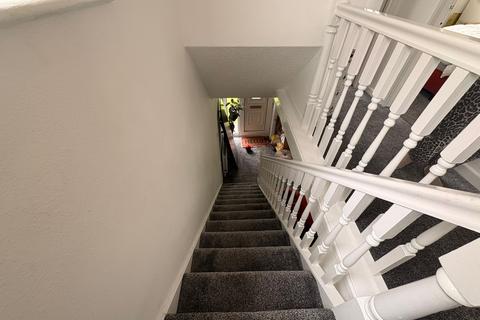 3 bedroom semi-detached house to rent, Chelford Close, Altrincham, WA15