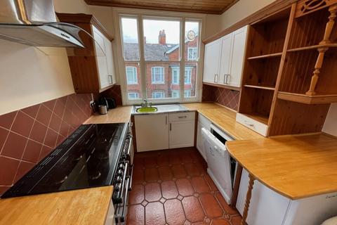 5 bedroom end of terrace house to rent, St Pauls Road, Leicester LE3
