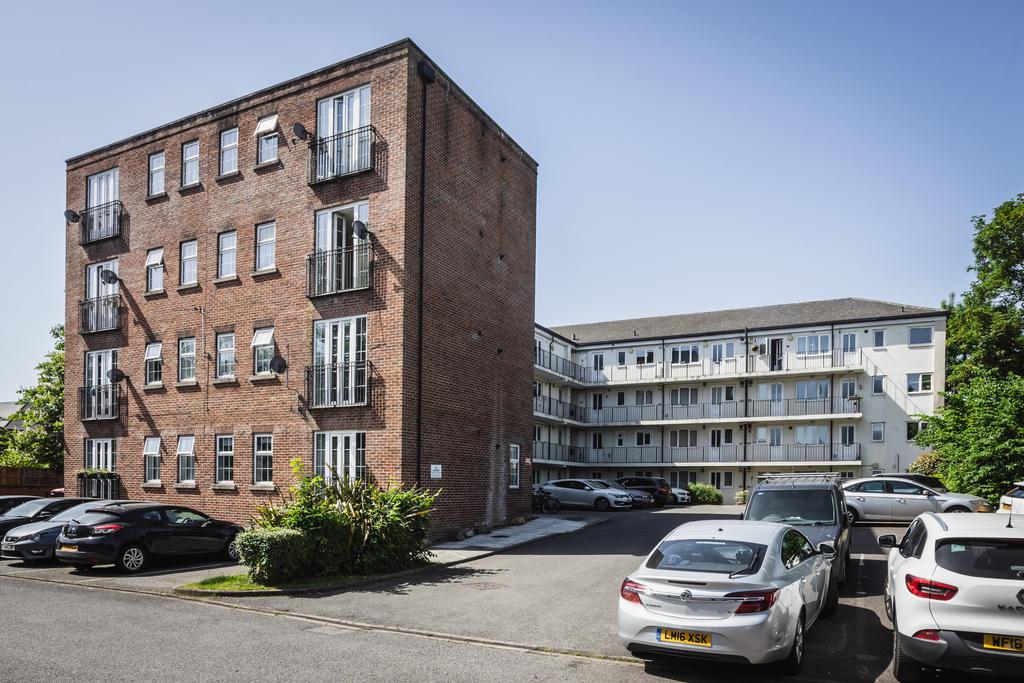2 bedroom flat for sale