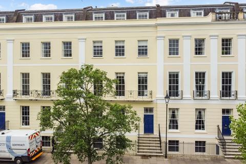 3 bedroom penthouse for sale, The Broad Walk, Imperial Square, Cheltenham, Gloucestershire, GL50