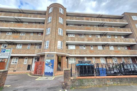 Huntsman Street, London, ., SE17 1QN