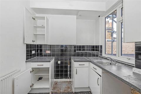 2 bedroom flat for sale, Swallowfield Road, CHARLTON