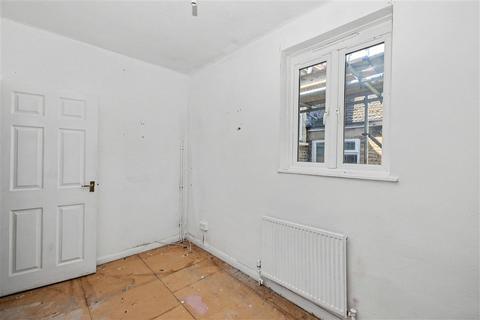 2 bedroom flat for sale, Swallowfield Road, CHARLTON