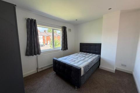 4 bedroom terraced house to rent, Poplar Grove , Newcastle-Under-Lyme ST5