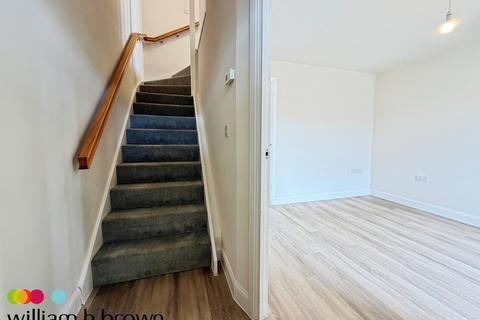 2 bedroom house to rent, Teasel Close, IPSWICH
