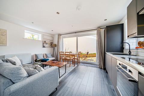 Kingston Lane, Teddington, TW11
