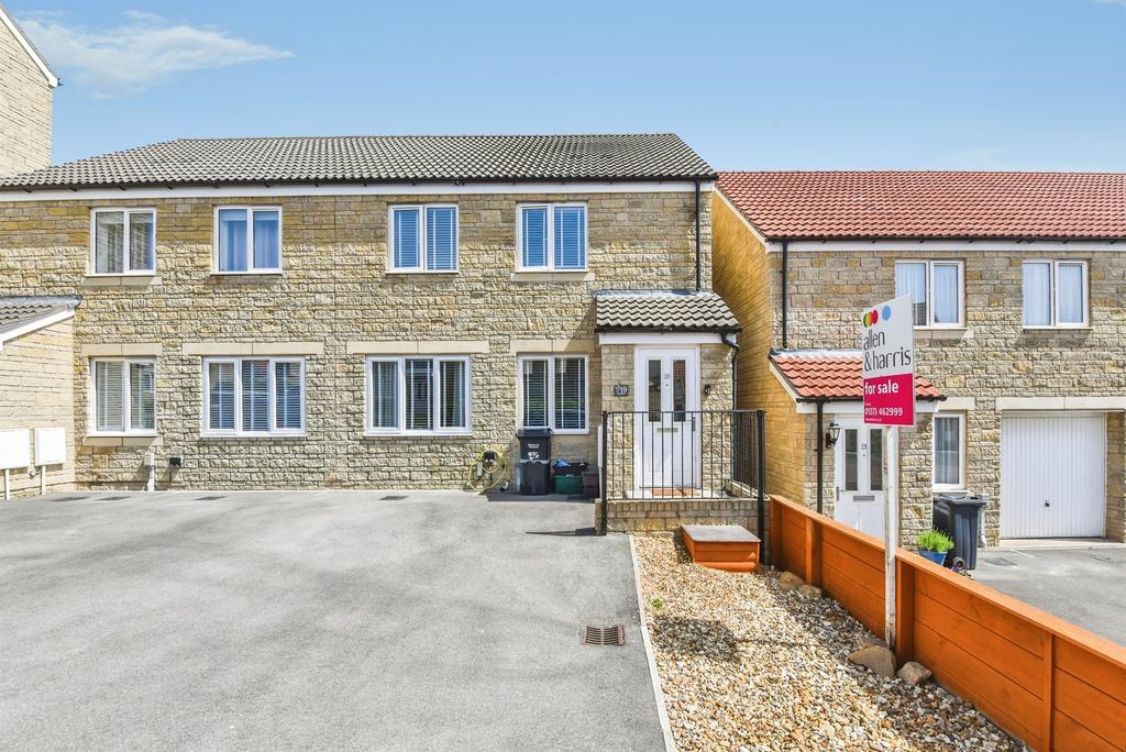 3 bedroom semi-detached house for sale
