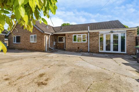 4 bedroom detached bungalow for sale, Meadow Close, Metheringham, Lincoln