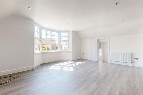 2 bedroom flat to rent, Court Road, Swanage