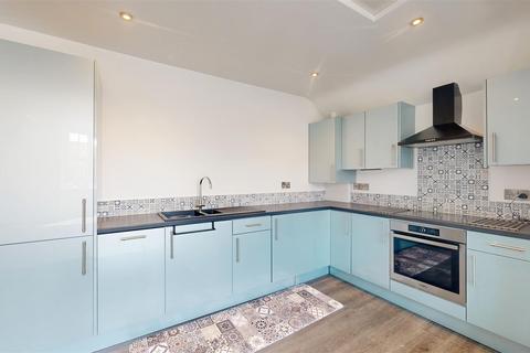 2 bedroom flat to rent, Court Road, Swanage