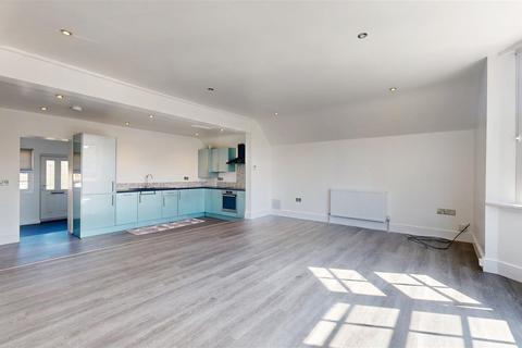 2 bedroom flat to rent, Court Road, Swanage