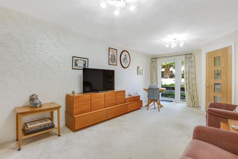 2 bedroom apartment for sale, Addington Road, Sanderstead, South Croydon, CR2 8AX
