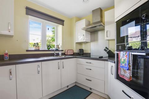 2 bedroom apartment for sale, Addington Road, Sanderstead, South Croydon, CR2 8AX