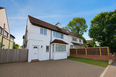 Forty Avenue, Wembley