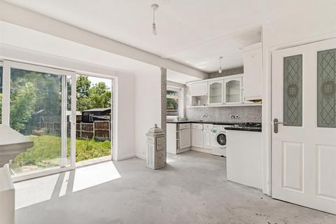 Connaught Road, Sutton