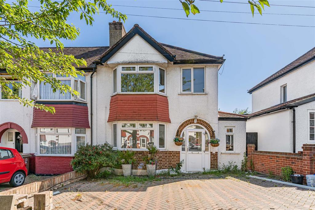 Detached house exterior, driveway