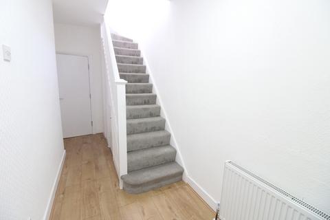 3 bedroom semi-detached house to rent, Kenneth Ave, Ilford IG1