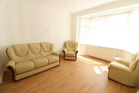 3 bedroom semi-detached house to rent, Kenneth Ave, Ilford IG1