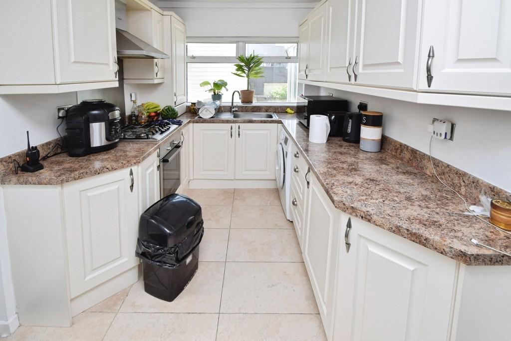 0ea4b7ed-Kitchen