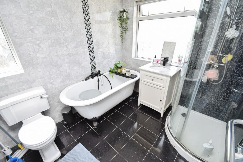 Fb4f60db-Bathroom