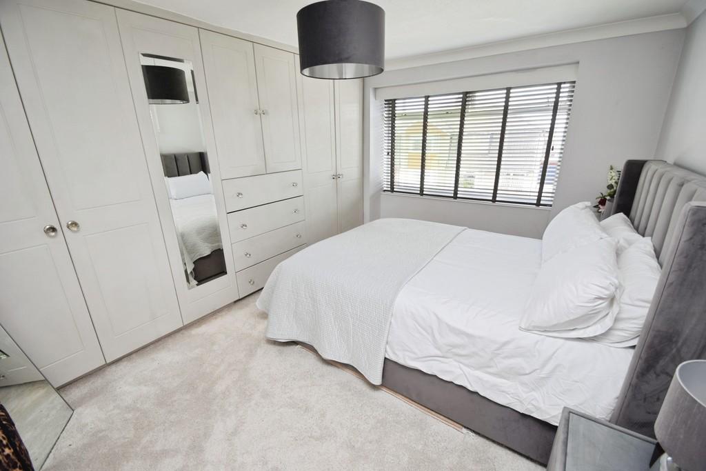 0ce15896-Bedroom 201