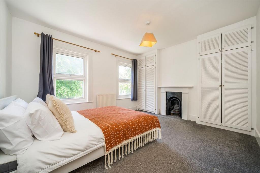 Bedroom, fireplace