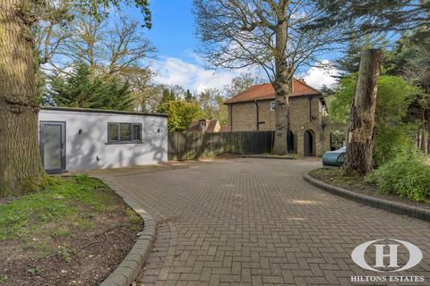 3 bedroom semi-detached house for sale, Denham Road, Iver