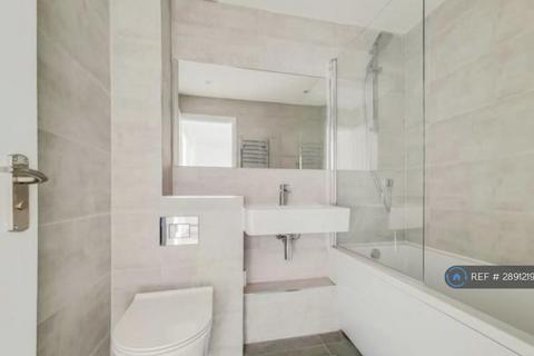 4 bedroom flat to rent, Dale Court, Kingston Upon Thames, KT2